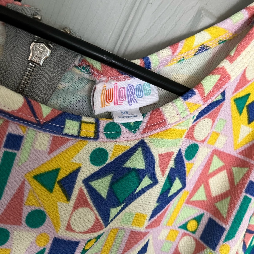 Multicolored LuLaRoe dress with pockets!!